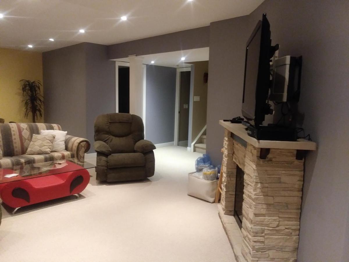680 Sq Ft Private Space With Ensuite Bathroom YYC 외부 사진