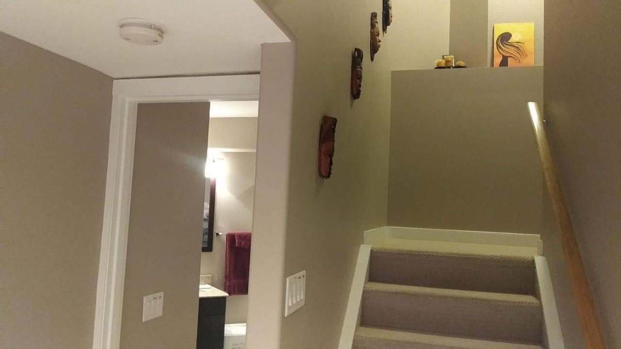 680 Sq Ft Private Space With Ensuite Bathroom YYC 외부 사진