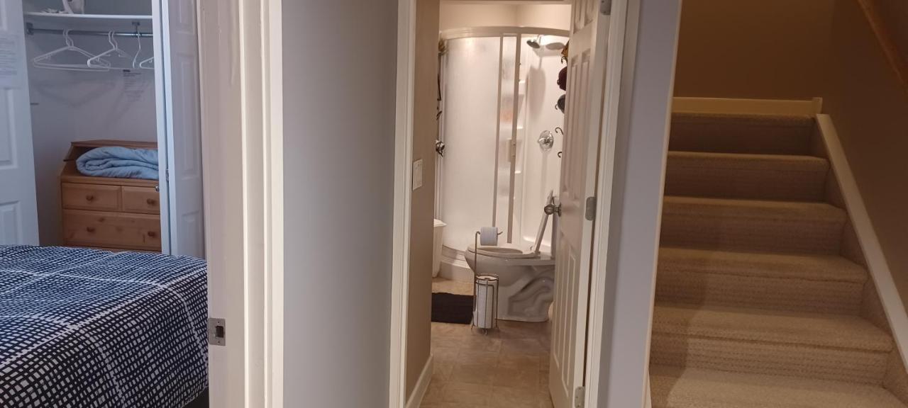 680 Sq Ft Private Space With Ensuite Bathroom YYC 외부 사진