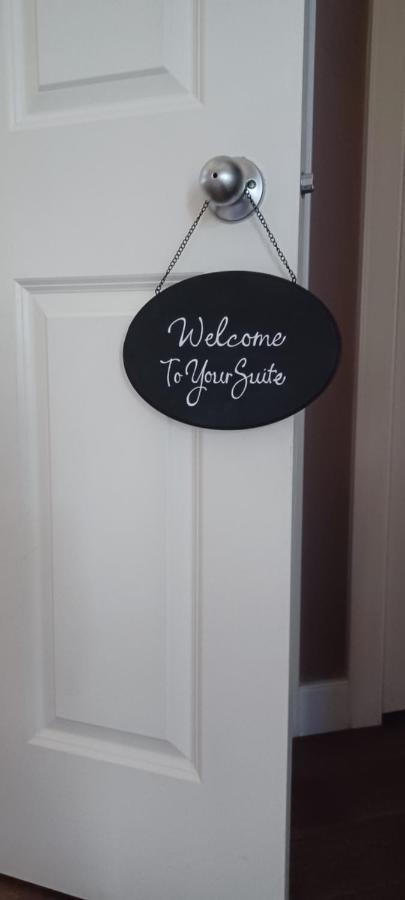 680 Sq Ft Private Space With Ensuite Bathroom YYC 외부 사진