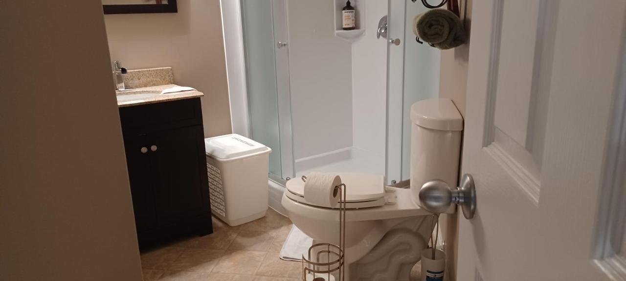 680 Sq Ft Private Space With Ensuite Bathroom YYC 외부 사진