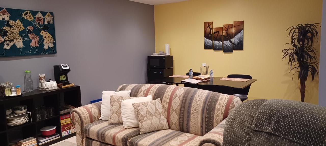 680 Sq Ft Private Space With Ensuite Bathroom YYC 외부 사진